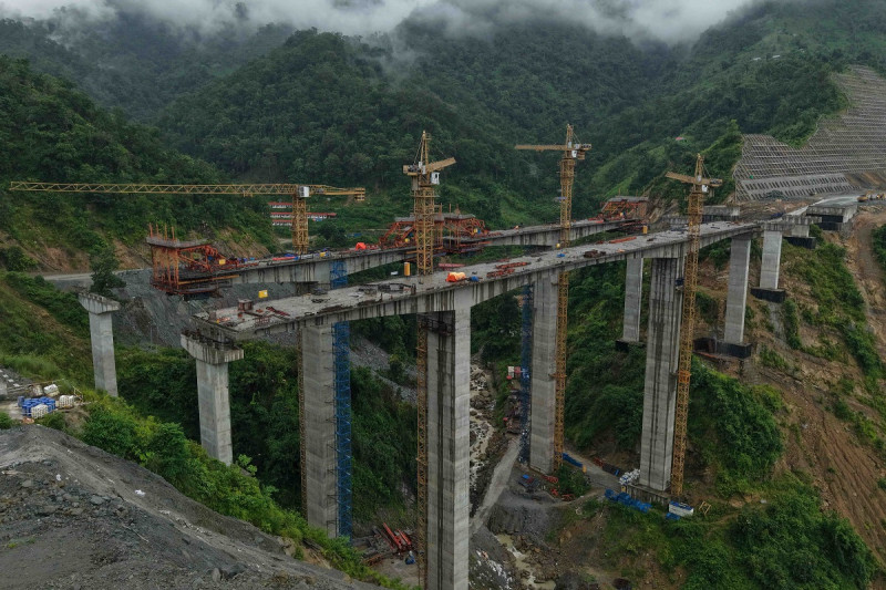 यस्तो बन्दै छ फास्ट ट्रयाक (शब्द/तस्बिरसहित)