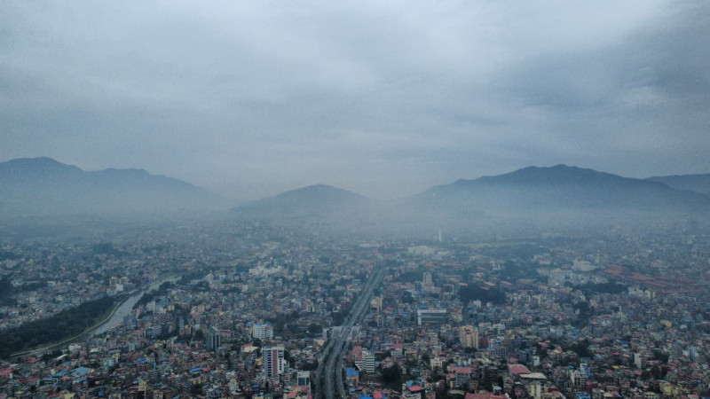 पश्चिमी वायुको प्रभावले धुम्मियो काठमाडौं (तस्बिरहरु)