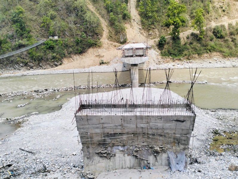 सुनकोशी नदीमा पाँच वर्षदेखि पुल अलपत्र, जनतालाई सास्ती