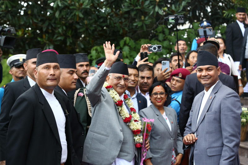 प्रधानमन्त्री ओलीलाई सिंहदरबारमा स्वागत (तस्बिरहरू)