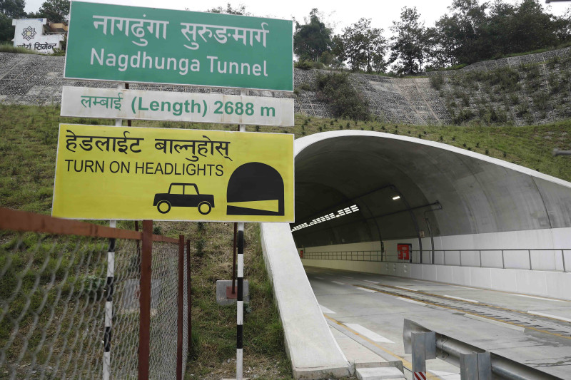 साउनदेखि सञ्चालनको तयारीमा रहेको नागढुंगा सुरुङमार्गमा सवारीको परीक्षण (तस्बिरहरु)