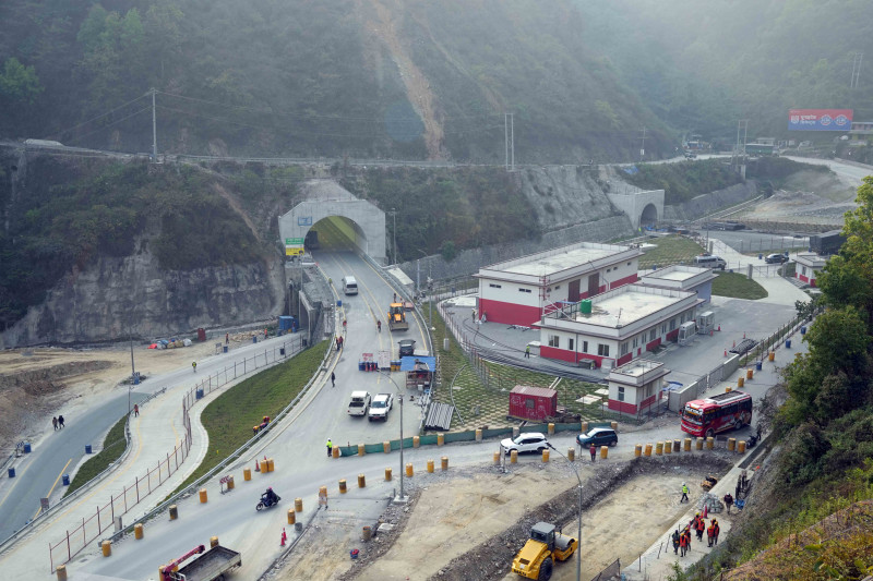 सञ्चालनको पर्खाइमा नागढुंगा सुरुङमार्ग (तस्बिरहरू)