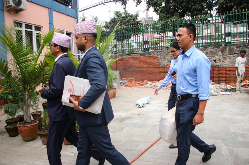 बहालवाला मुख्यसचिवविरुद्ध भ्रष्टाचार मुद्दा दर्ता गर्न अदालत पुग्यो अख्तियार (तस्बिरहरू)