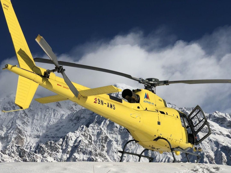 सोलुखुम्बुको लुबुचेमा अल्टिच्युड एयरको हेलिकोप्टर दुर्घटना, क्याप्टेन सकुशल