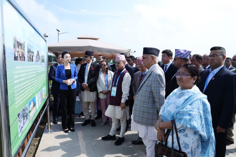 प्रधानमन्त्री ओलीद्वारा धान उत्पादन विशेष क्षेत्रको अवलोकन