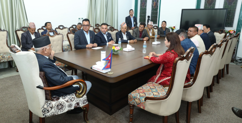 प्रधानमन्त्रीसँग सुनचाँदी व्यवसायीको भेट, दुई प्रतिशत कर हटाउन माग