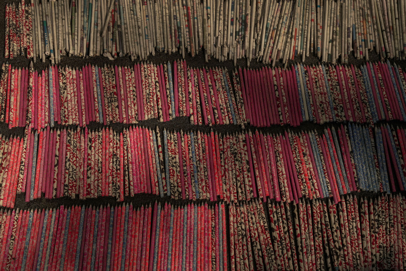 पोख्रेली सिसाकलम: यसरी बन्छ पेपर पेन्सिल (तस्बिरहरु)