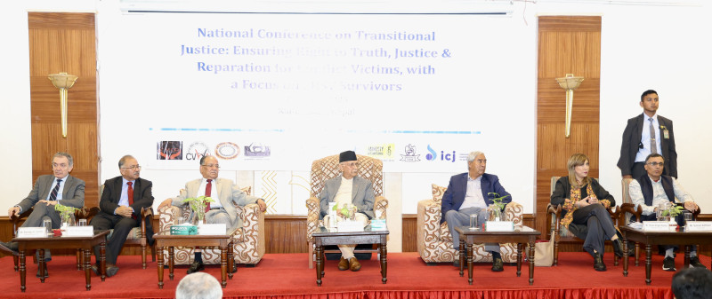 संसद अवरोधको भनाभन भएपछि एकै ठाउँमा देखिए ओली, देउवा र प्रचण्ड 
