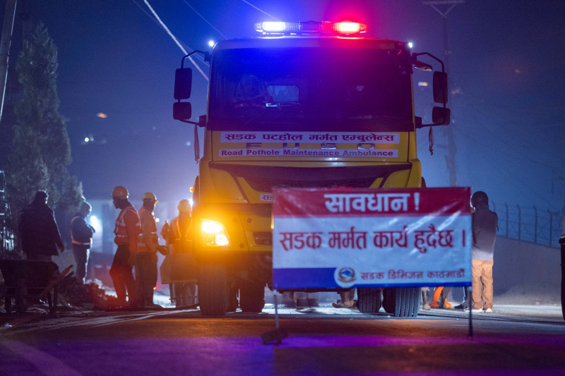 सडक एम्बुलेन्सले यसरी दिन्छ २४ घण्टा सेवा (तस्बिरहरु)