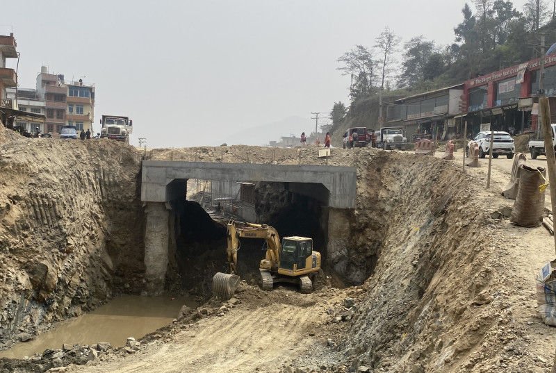 अरनिको राजमार्ग विस्तारः बिटुमिन अभावले निर्माणमा ढिलाइ
