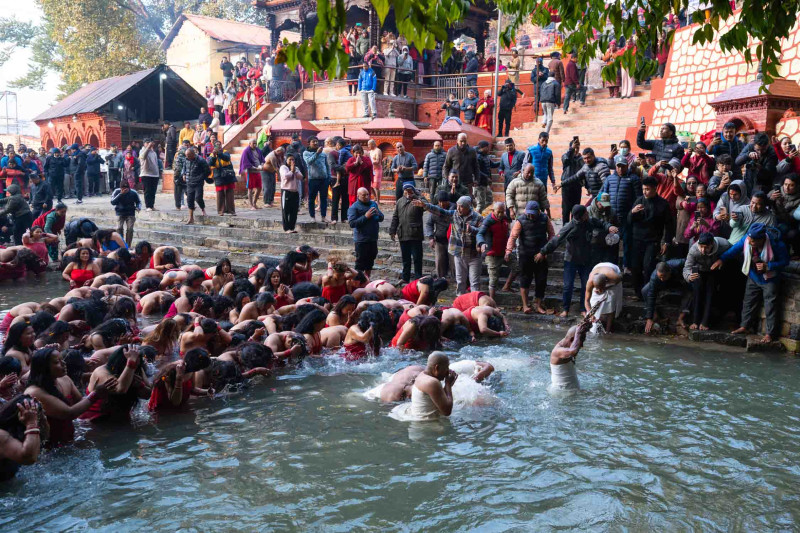 स्वस्थानी व्रत प्रारम्भ, शाली नदीमा भक्तजनको घुइँचो (तस्बिरसहित)