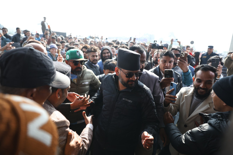 कैलाली पुगे बालेन, यस्तो छ क्रेज (तस्बिरहरु)