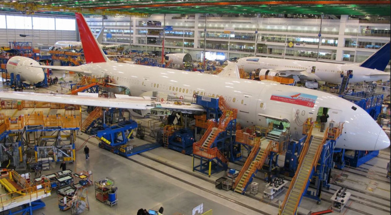 चुनौतीका बीच विमान उद्योगको बलियो प्रदर्शन, पहिलो पटक एक खर्ब डलर आम्दानी