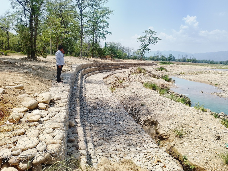 बस्ती जोगाउन झिझरी खोलामा तटबन्ध निर्माण