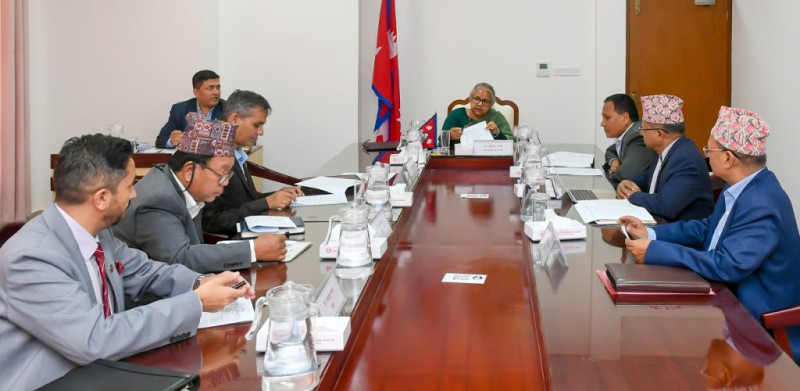 नगद कारोबारको सीमा घटाइयो, पाँच लाखमाथि कारोबार अनिवार्य बैंकबाट