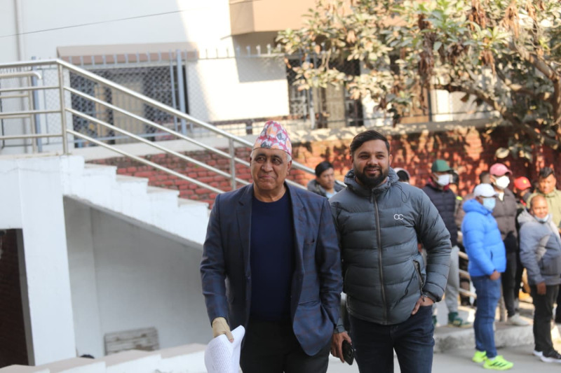 विशेष महाधिवेशनमा पुगेका चन्द्र भण्डारी पुगे संस्थापन पक्षको बैठकमा