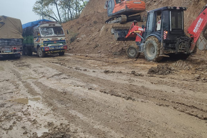 दाउन्ने सडक एक वर्षमा ६३ पटक अवरुद्ध