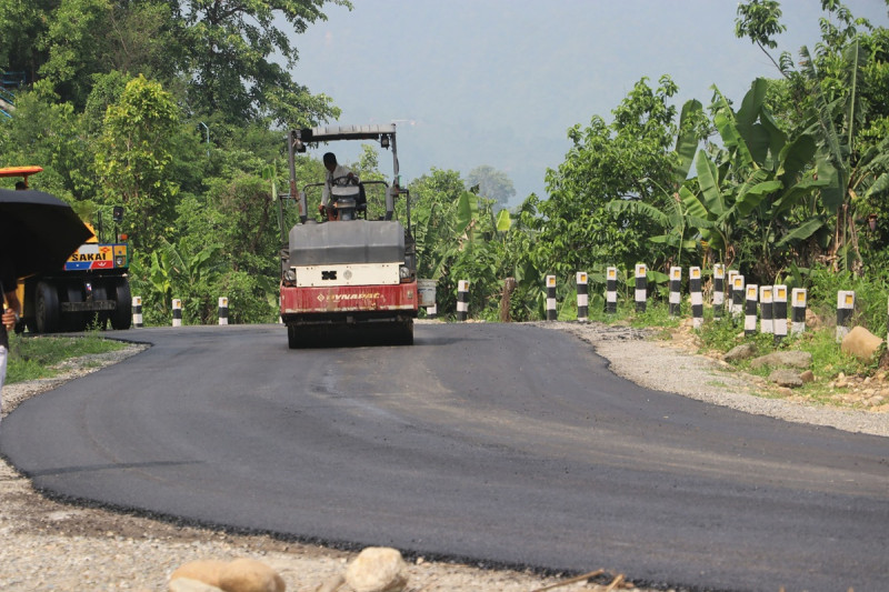 एसियाली राजमार्गः काँकडभिट्टा–लौकही खण्डमा कालोपत्र सुरू