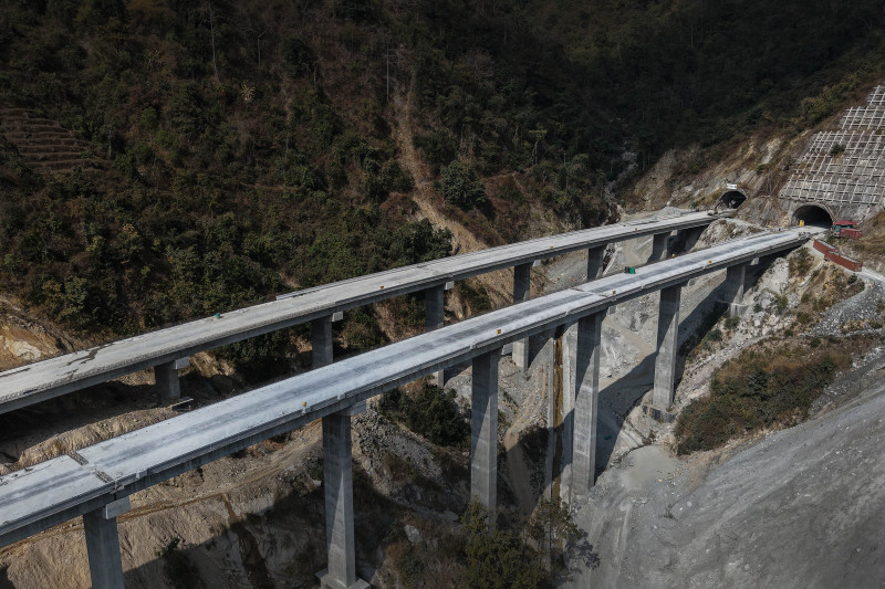 तराई/मधेस द्रुतमार्गमा धरहराभन्दा ठूला पुल निर्माण (तस्बिरसहित)
