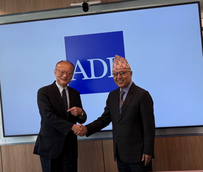 अर्थमन्त्री खनाल र एडीबी अध्यक्षबीच भेट, नेपालमा सञ्चालित परियोजनाको समीक्षा