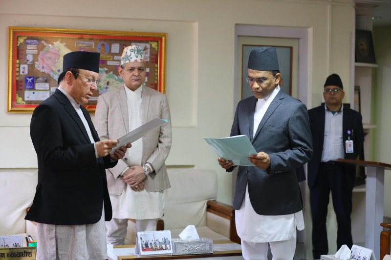राष्ट्र बैंकका गभर्नर डा. पौडेलले लिए शपथ