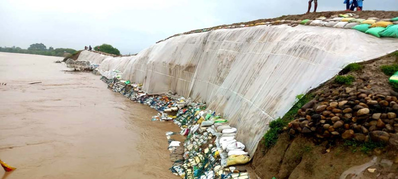 बाढीपडित भन्छन्ः राहत होइन तटबन्ध चाहियो