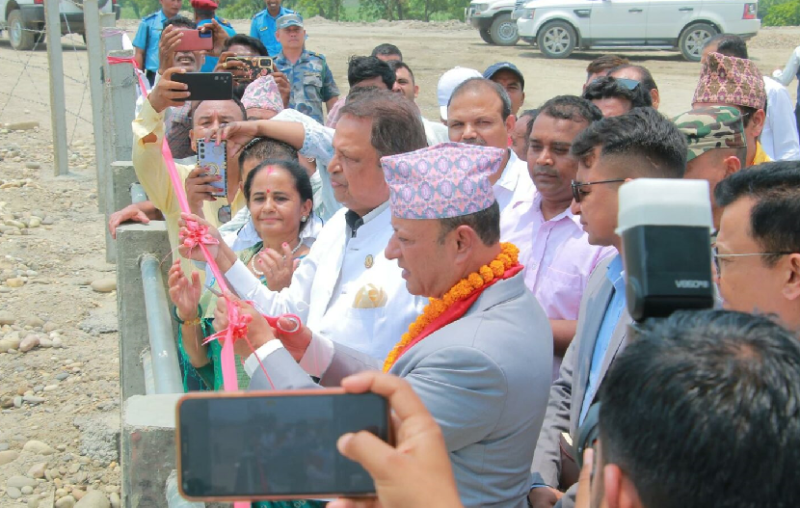 ऊर्जामन्त्रीले गरे गण्डक नहर सिँचाइ आयोजनाको ‘सेटलिङ्ग बेसिन’को उद्घाटन