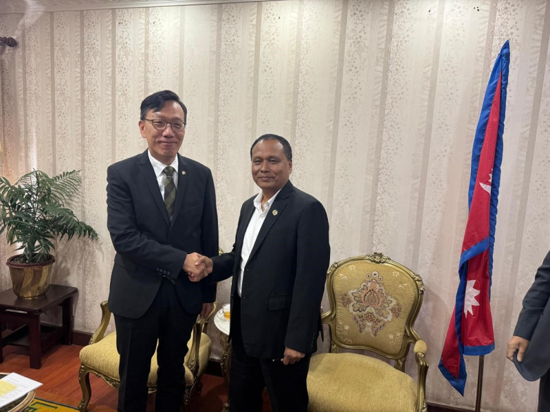 मन्त्री घिसिङसँग नेपालका लागि कोरियाका राजदूतको शिष्टाचार भेट