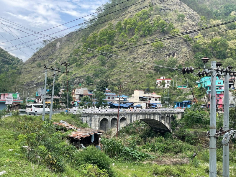 मध्यपहाडी लोकमार्गको मोदीखोलामा ‘आर्क ब्रिज’ निर्माण सुरु
