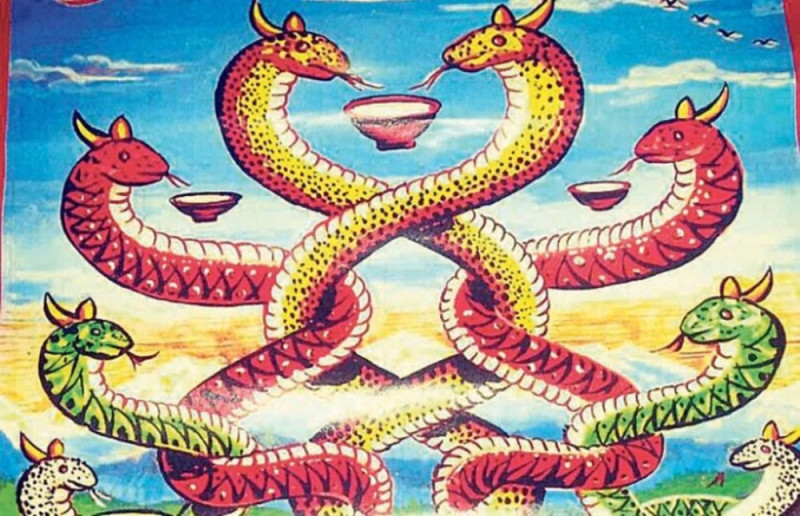 नागपञ्चमी पर्वःः घरको मूलढोकामा नागको तस्बिर टाँसेर पूजाआराधना गरिँदै