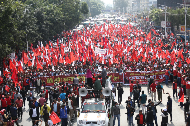 नेकपा माओवादी केन्द्रको काठमाडौं केन्द्रित खबरदारी–सभा, बागबजारबाट मिसिए पुष्पकमल (तस्बिरसहित)