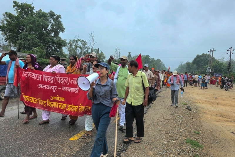 मिटरब्याजविरुद्धको पैदल न्याय मार्च लालबन्दीबाट काठमाडौँतर्फ अघि बढ्यो (तस्बिरहरू)