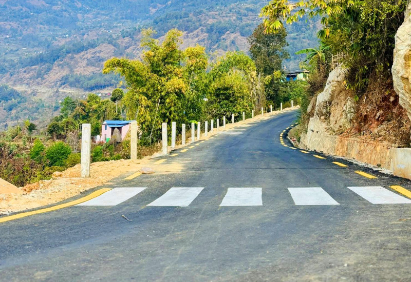 ट्रयाक खुलेको २६ वर्षपछि सडक कालोपत्रे, एक घन्टाको यात्रा २० मिनेटमै