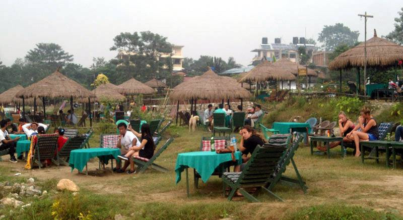 बर्खा लागेसँगै सौराहामा घटे पर्यटक, होटल अकुपेन्सी १० प्रतिशत मात्रै 