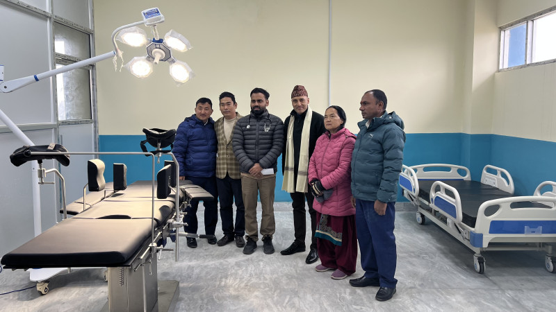 सिद्धार्थ बैंकद्वारा हरिवन नगर अस्पताललाई प्रसूति उपकरण हस्तान्तरण