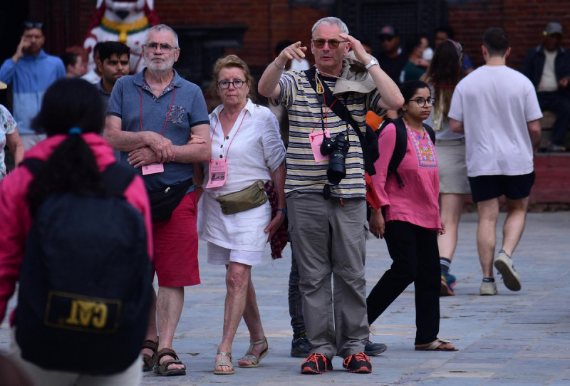 दश महिनामा रामग्राम स्तुप पुगे १७ हजार बढी पर्यटक