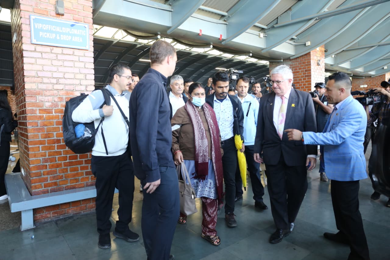 Bipinki-aama-ra-bahini-returned-from-USA_NPL-(2)-1760598437.jpeg