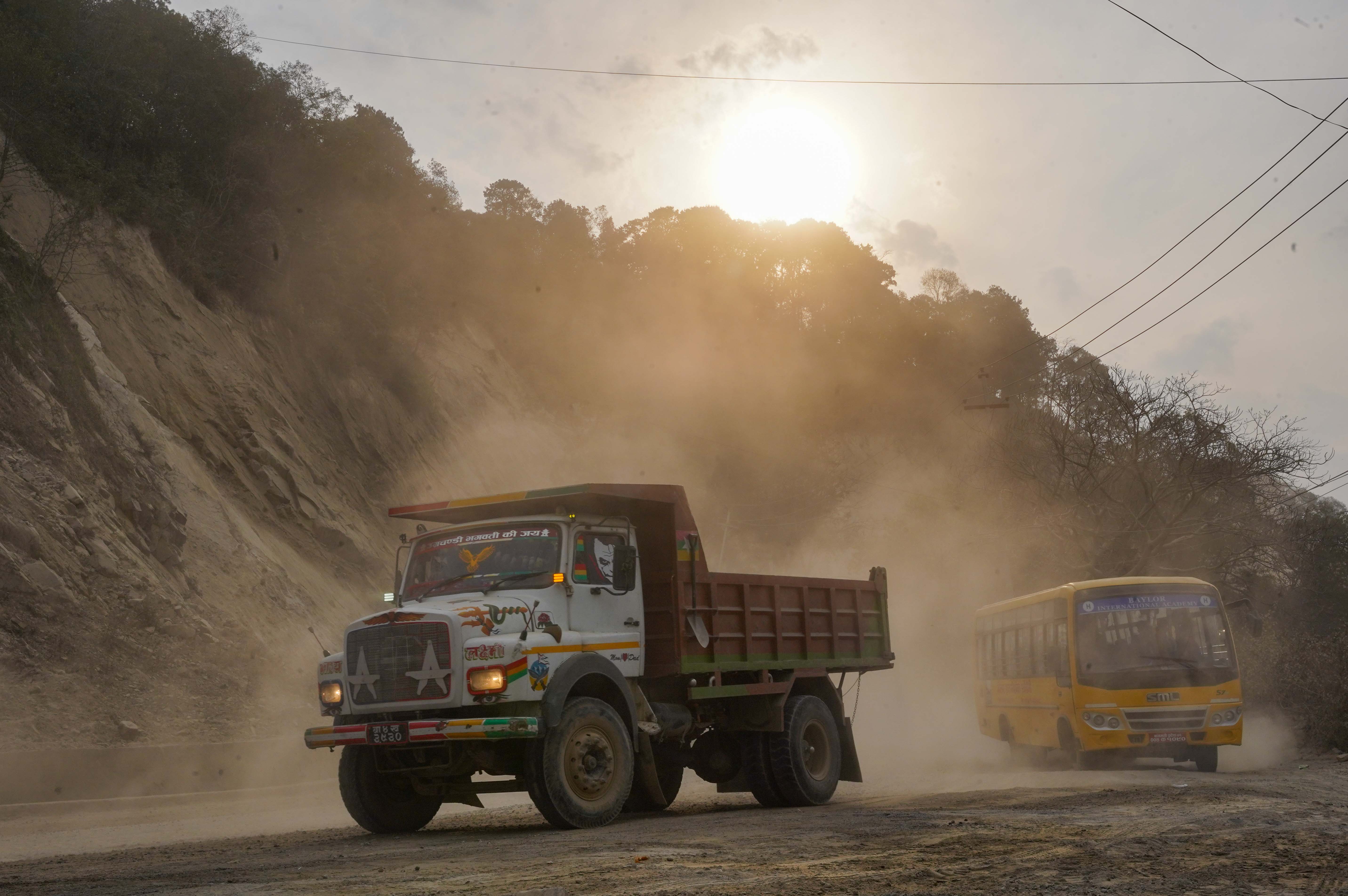 Dhulikhel-Khawa-Road_Nepalphotolibrary.-(10)-1740806519.jpg