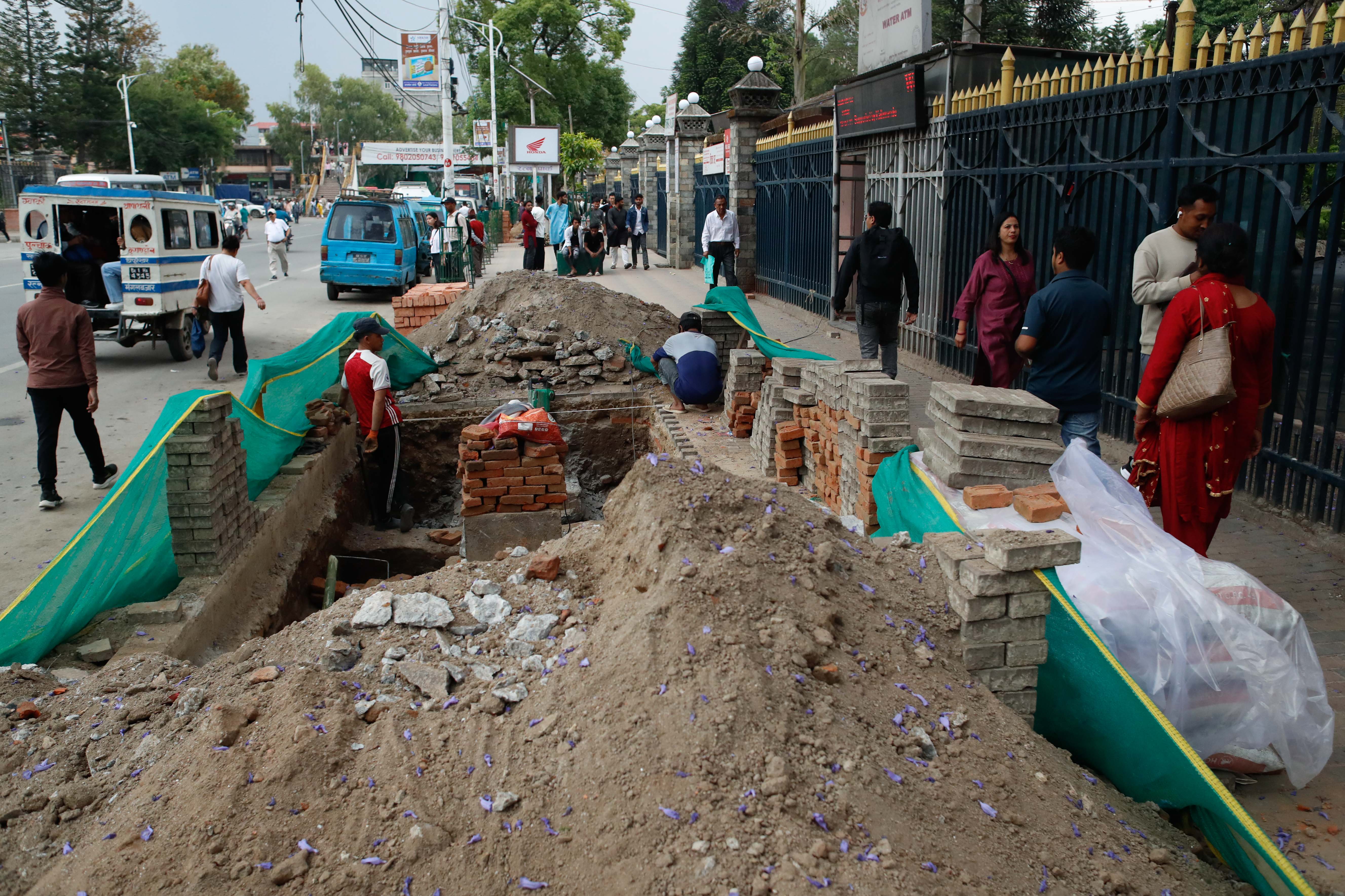 Footpath_Nepal-Photo-Library-201-1746249717.jpg