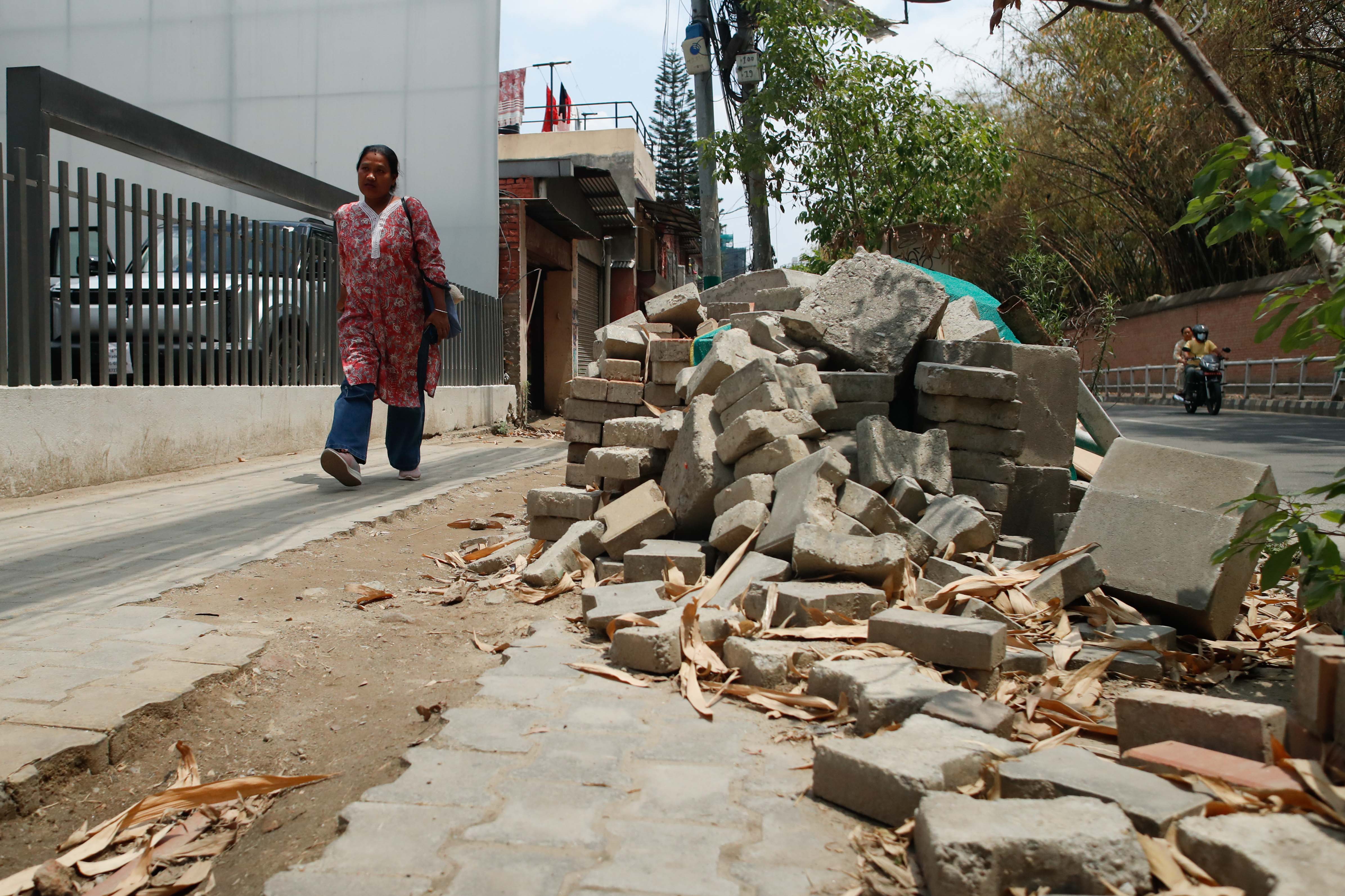 Footpath_Nepal-Photo-Library-204-1746249723.jpg