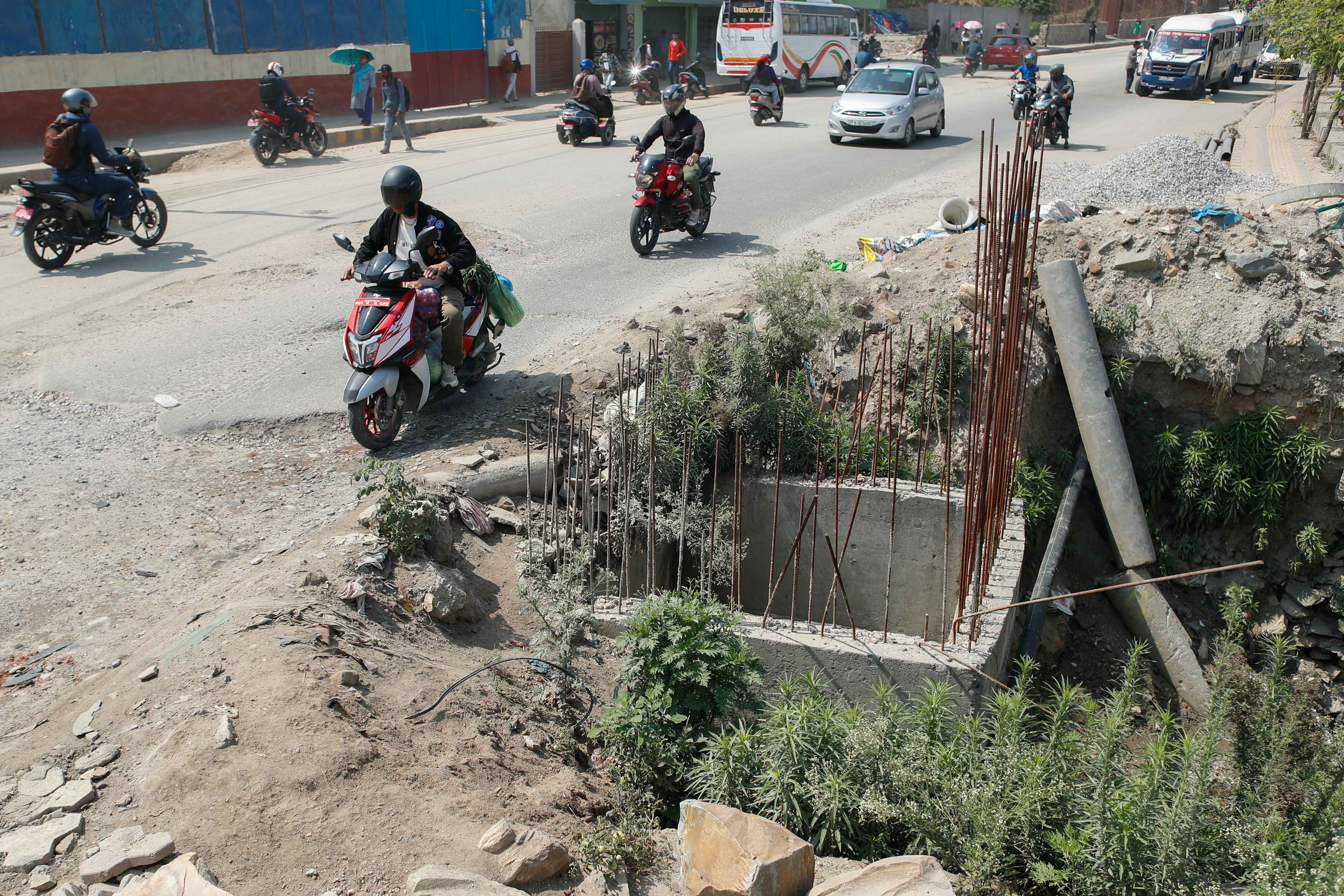 Footpath_Nepal-Photo-Library-208-1746249732.jpg