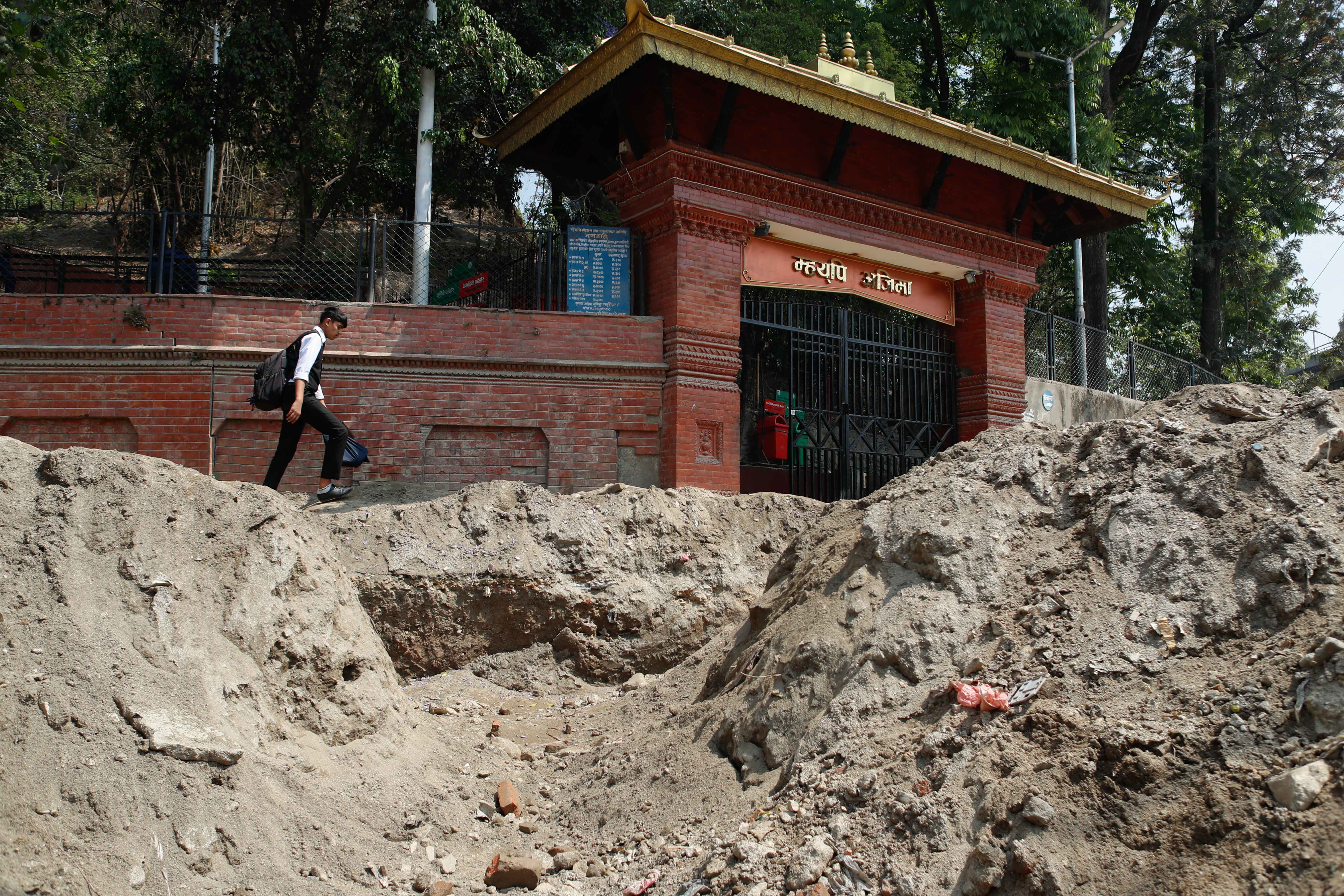 Footpath_Nepal-Photo-Library-210-1746249737.jpg