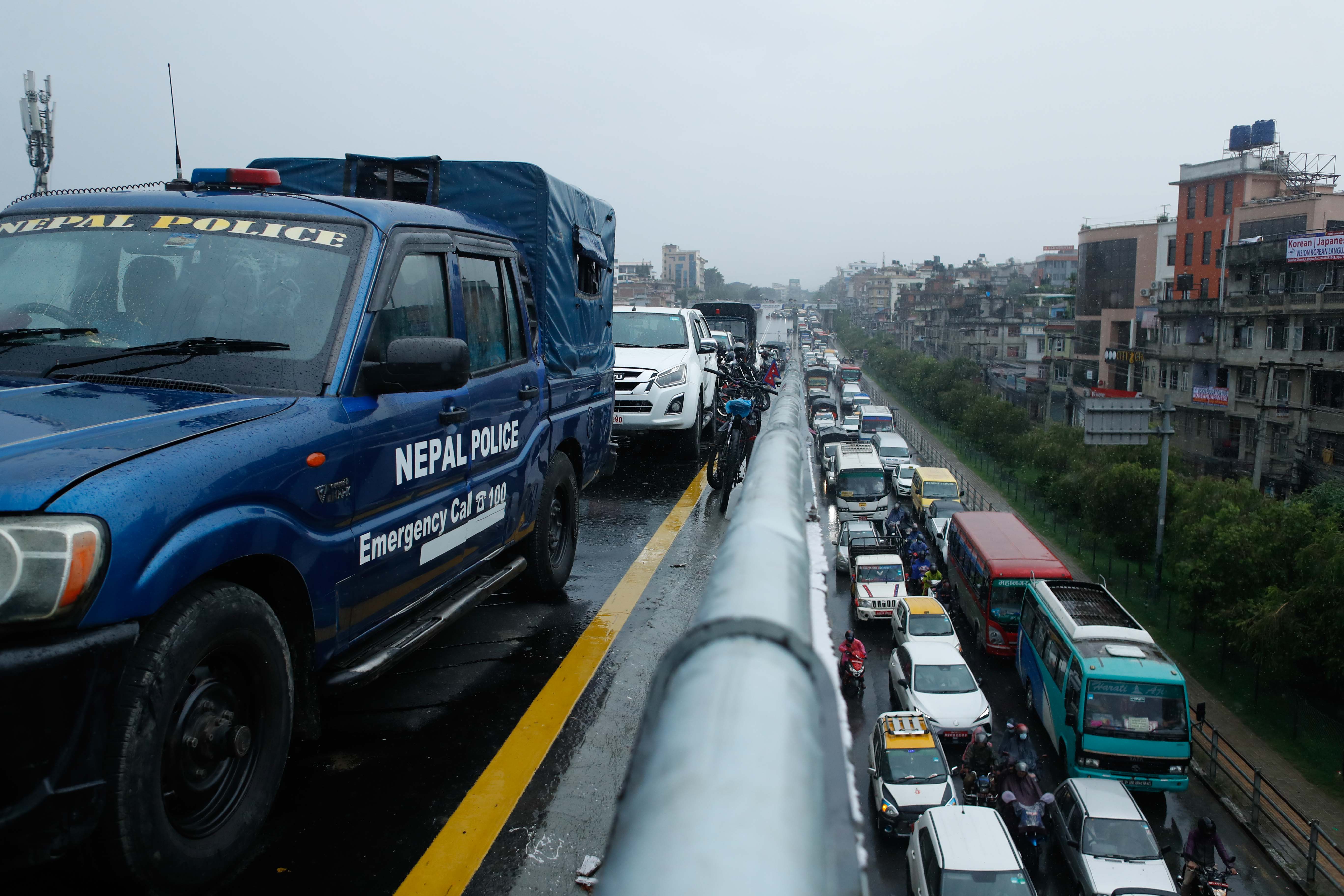 Gwarko-overpass_Traffic_Jam_-162-(1)-1750420856.jpg