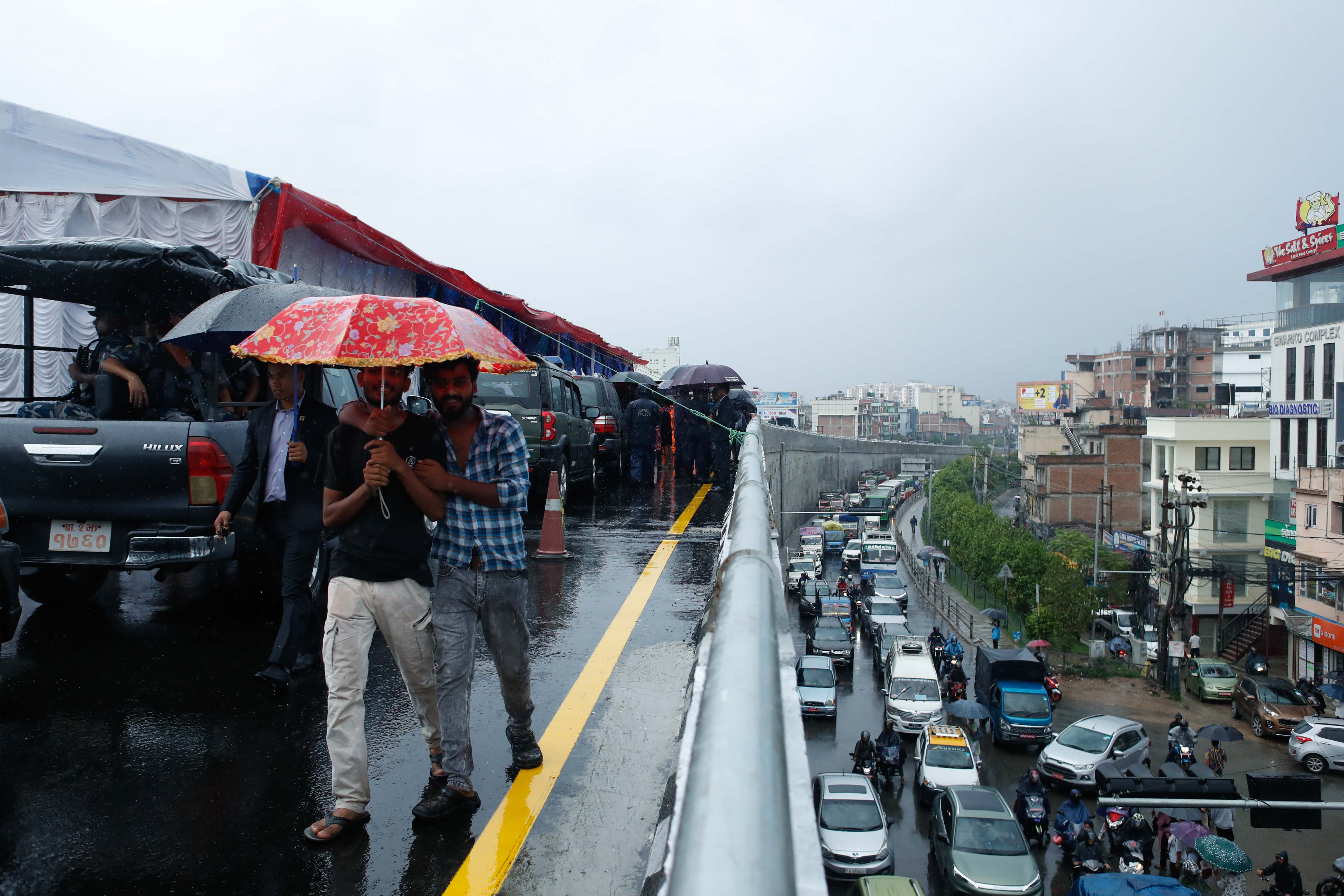 Gwarko-overpass_Traffic_Jam_-164-(1)-1750420860.jpg