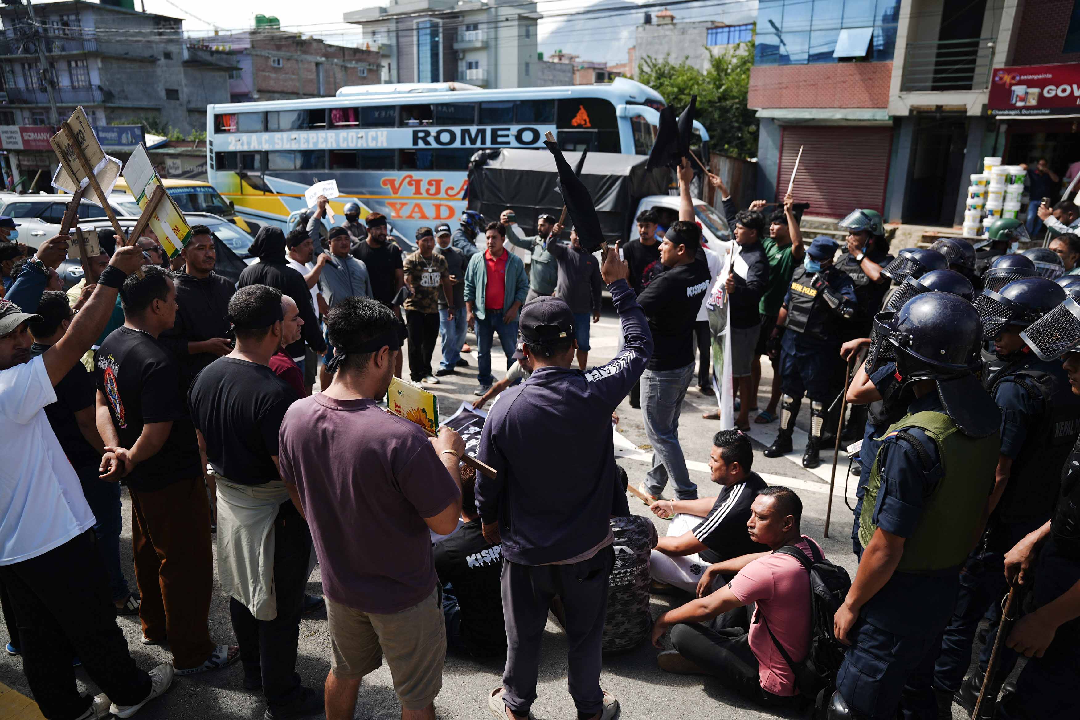 Naagdhunga-Tunnel-protest_-32-1785129015.jpg