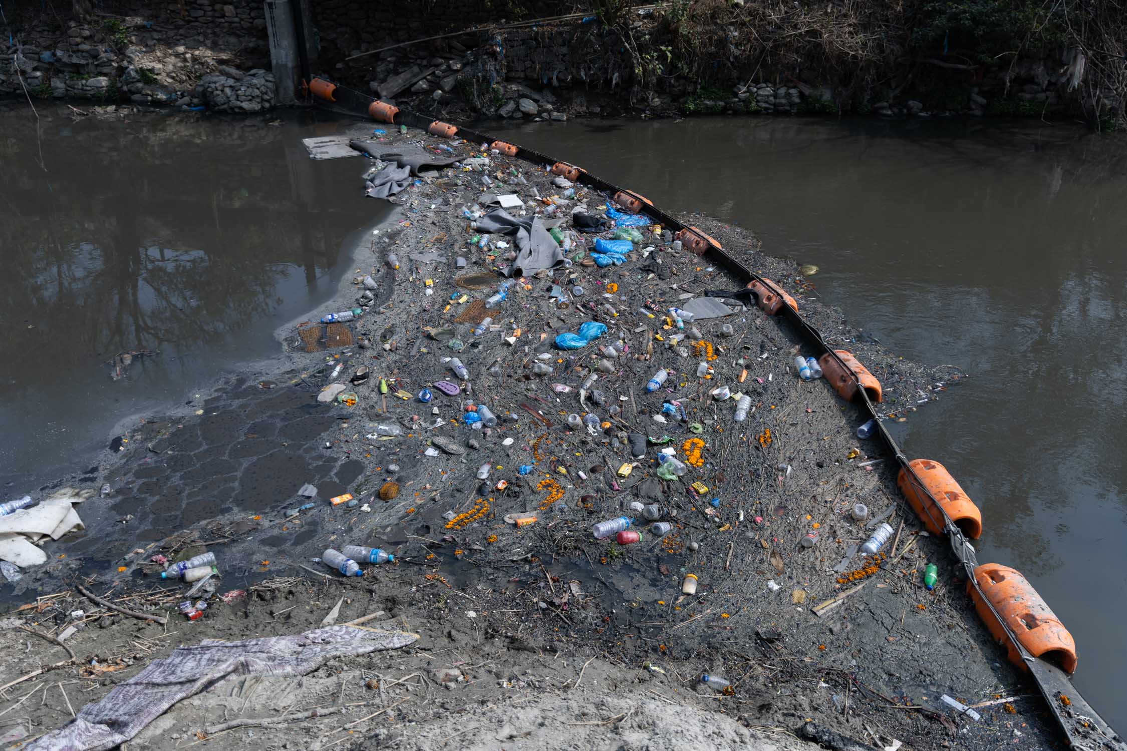 River-Trash-Barriers_Nepal-Photo-Library12-1771649837.jpg