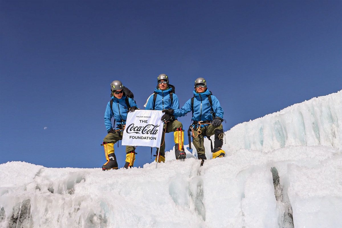 The-expedition-team-of-Mountain-Clean-Up-Campaign-which-was-led-by-Nepali-Army-and--supported-by-The-Coca-Cola-Foundation-1706536926.jpg