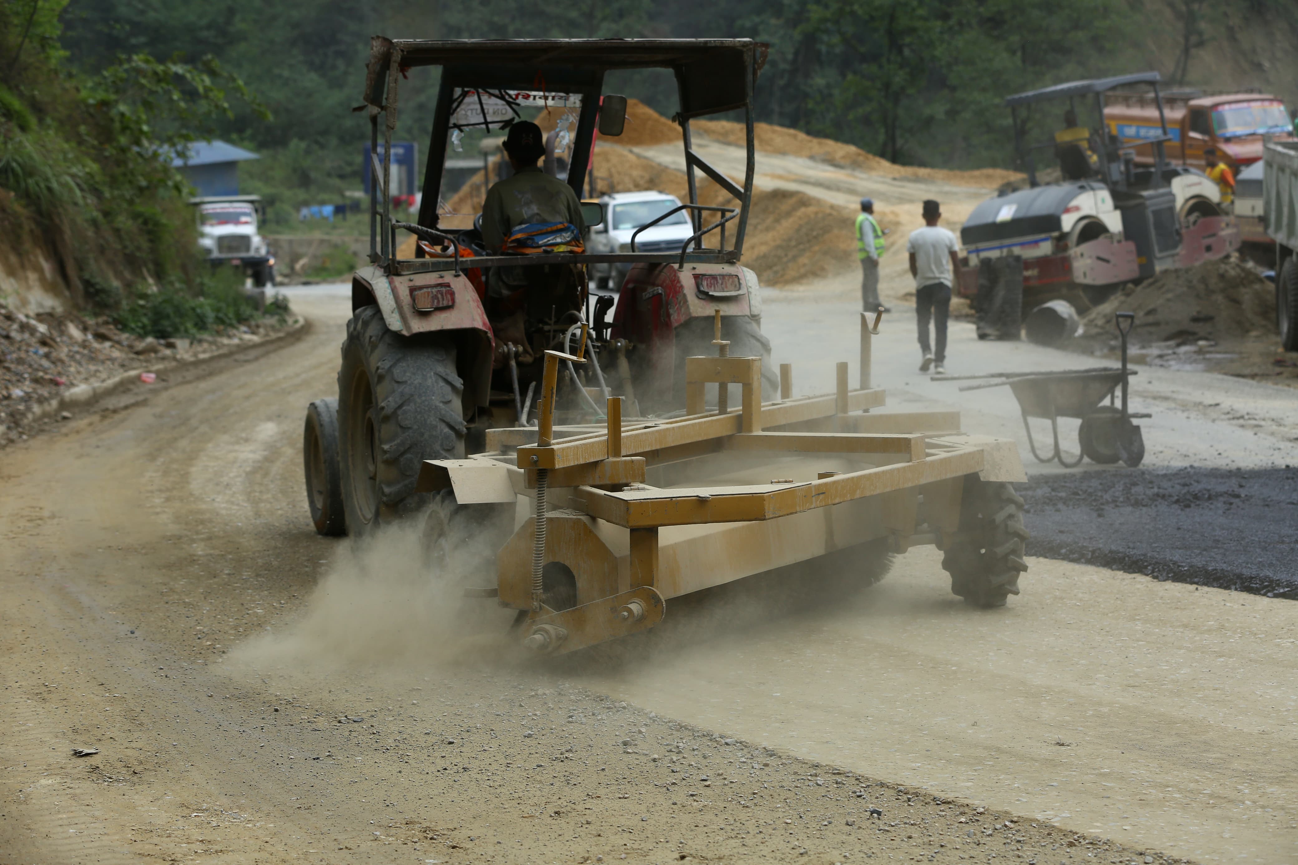 nagdhunga-naubise-sadak-(17)-1748070891.jpg