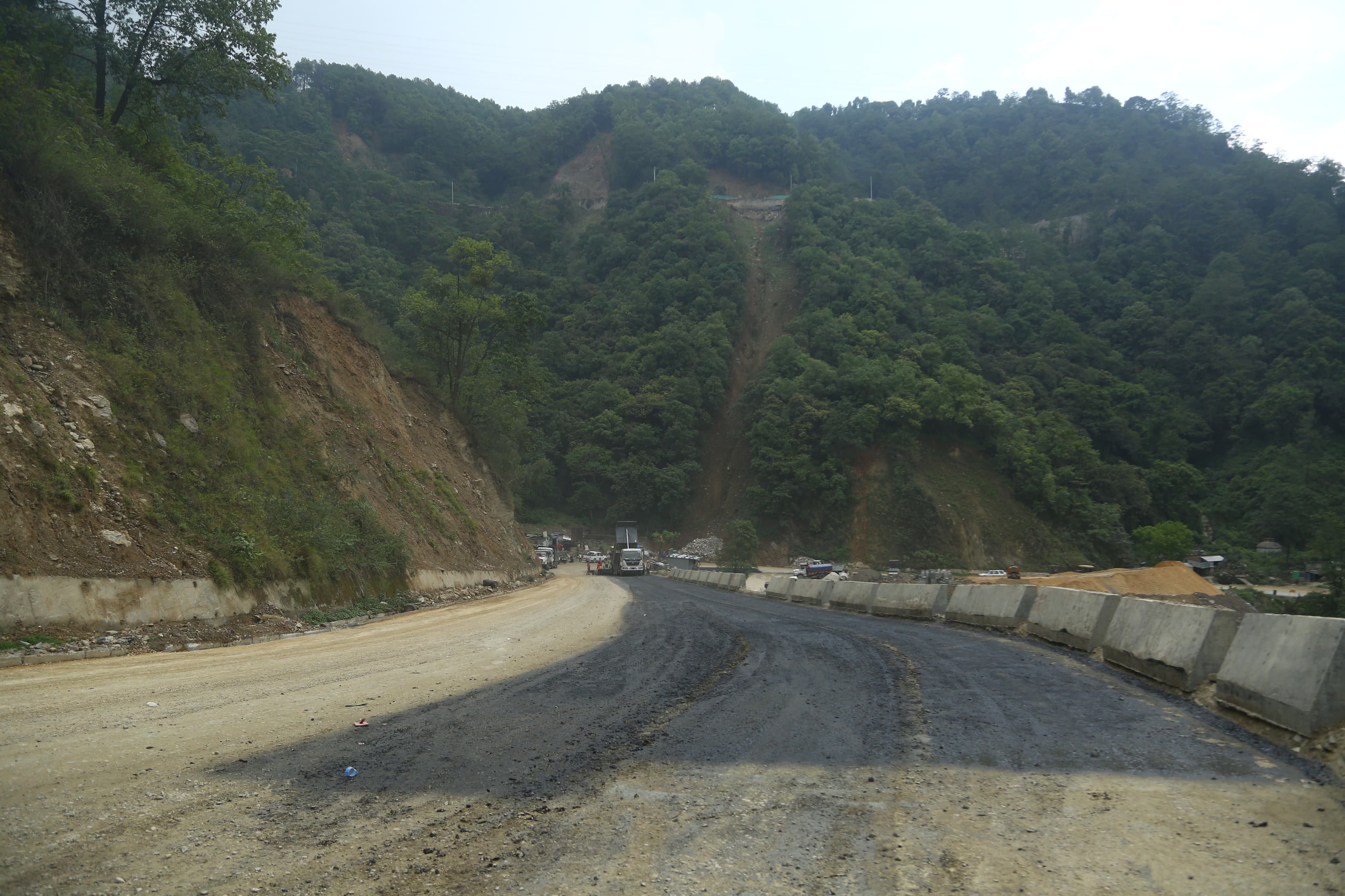 nagdhunga-naubise-sadak-(19)-1748070897.jpg