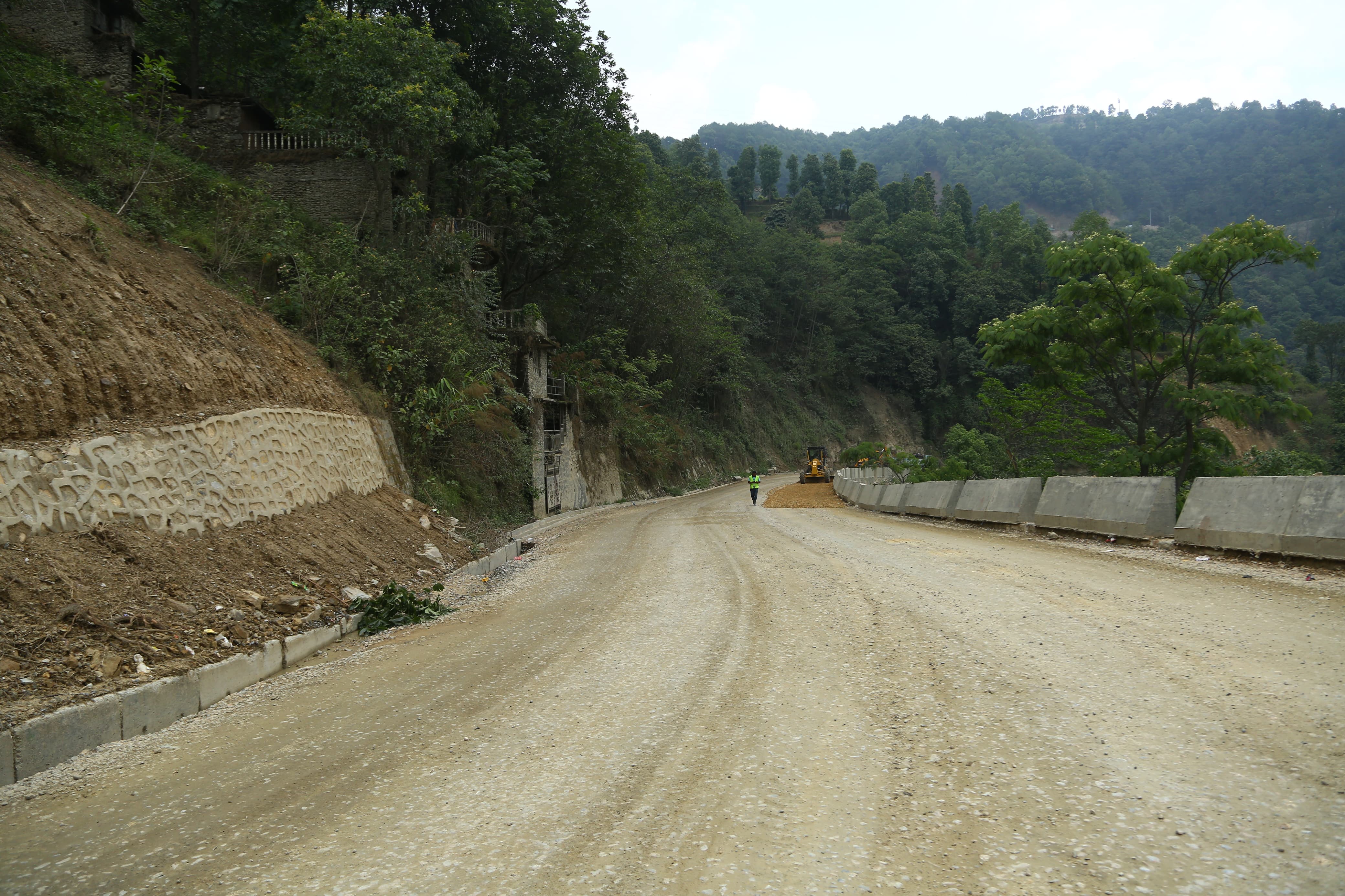 nagdhunga-naubise-sadak-(20)-1748070897.jpg